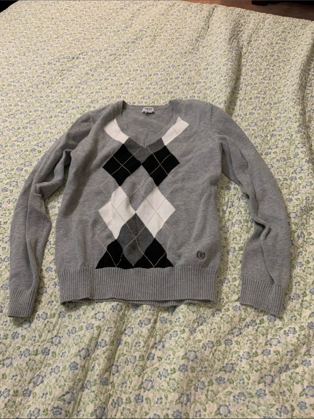 Izod Gray Argyle V-Neck Sweater with Black and White Diamonds